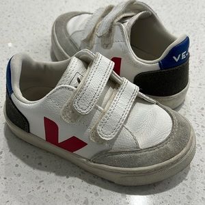 Veja Sneakers size 26 - Toddler